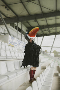 La mascotte d'une équipe de sport dans les tribunes d'un stade. Des photographies sportives pour révéler l'émotion et la beauté du geste.